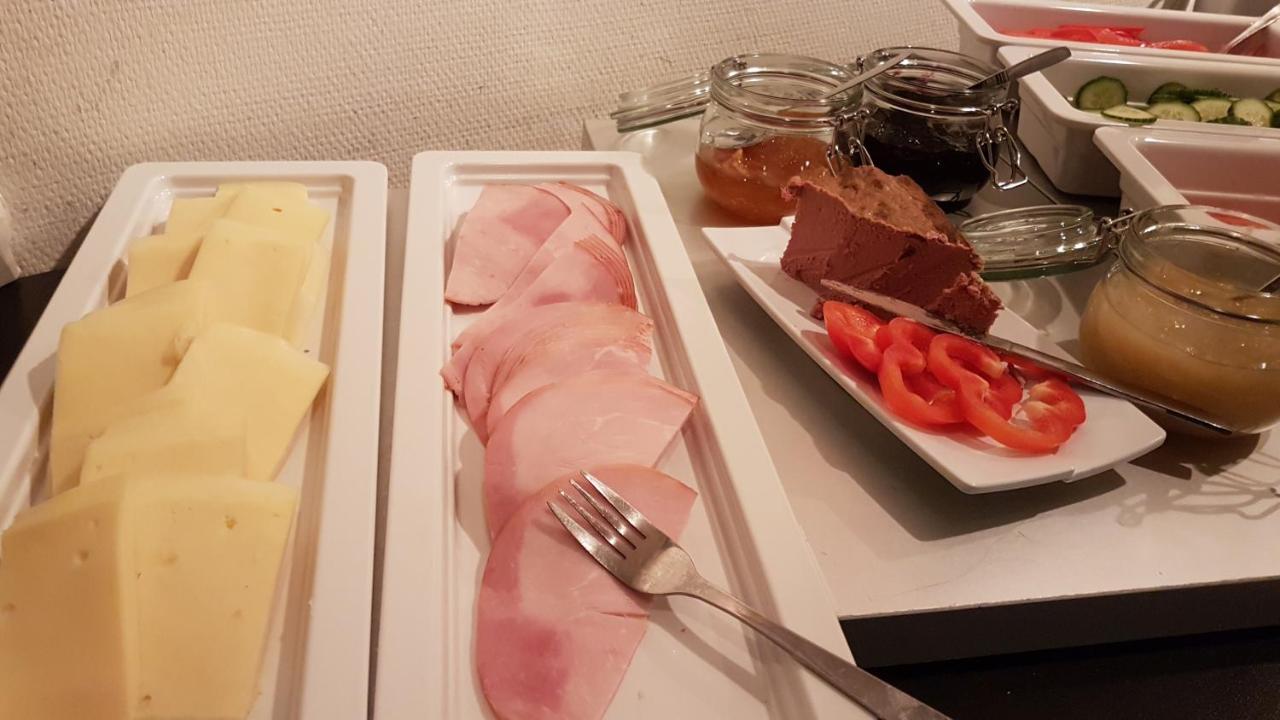 Karlskoga Folkhoegskola Vandrarhem Udden Buitenkant foto